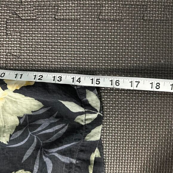 100% Silk Large Tommy Bahama Navy Blue Floral Patterned Button Up Shirt - Picture 6 of 7